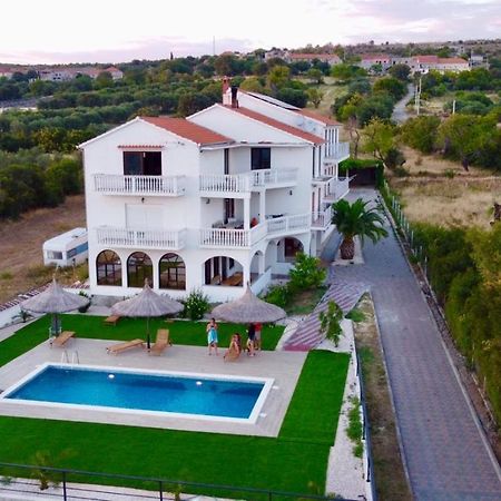 Apartmani Viktorija Vrana  المظهر الخارجي الصورة